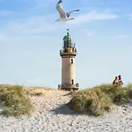 Kapitaenshaus in Wasserlage! Traumapartments Warnemuende